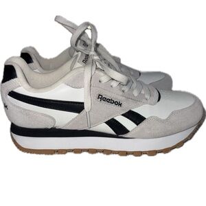 Reebok Classic Harman Run Sneaker Suede Gum Sole size 7.5